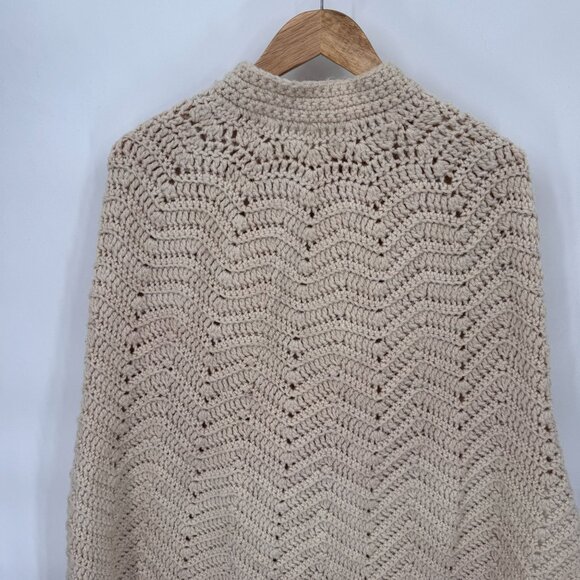 1960 VTG Hand Knit Shawl Poncho Sweater Womens One Size Chunky Button Fringe - Picture 6 of 6